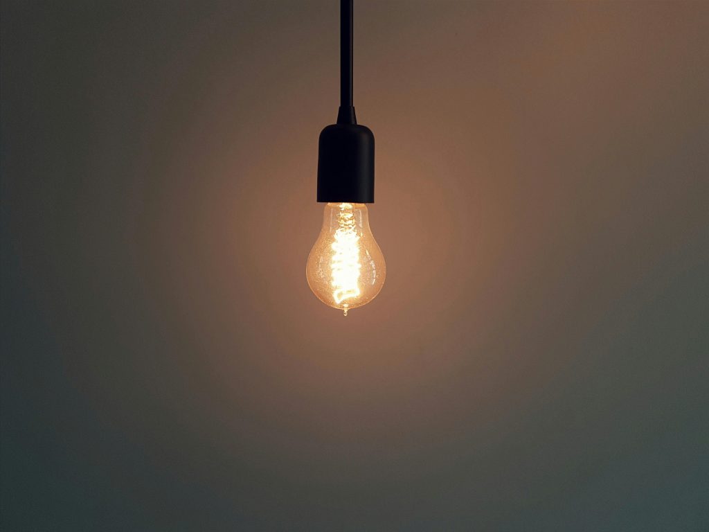 Photo d'une ampoule allumée